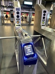 Read more about the article Apple Pay Expressmodus aktiviert sich automatisch bei Ankunft in New York