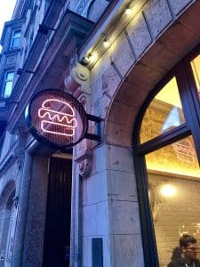 Read more about the article Abend in der Schanze