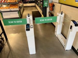 Read more about the article Erfolg der ‚Just Walk Out‘-Technologie in AmazonGo Filialen bei breitem Sortiment