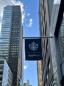 Read more about the article Erster Starbucks mit ‚Just Walk Out‘-Technologie und Amazon One