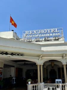 Read more about the article Five O’Clock Follies auf dem Dach vom Rex Hotel Saigon in Vietnam